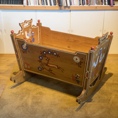 Vintage wieg van Kersenhout (1943) - The Collectionist