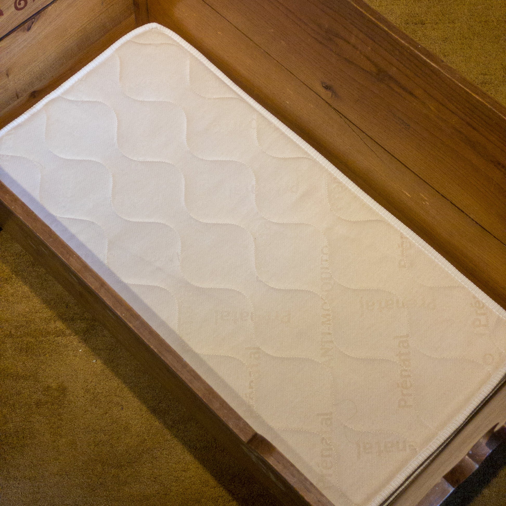 Vintage wieg van Kersenhout (1943) - The Collectionist