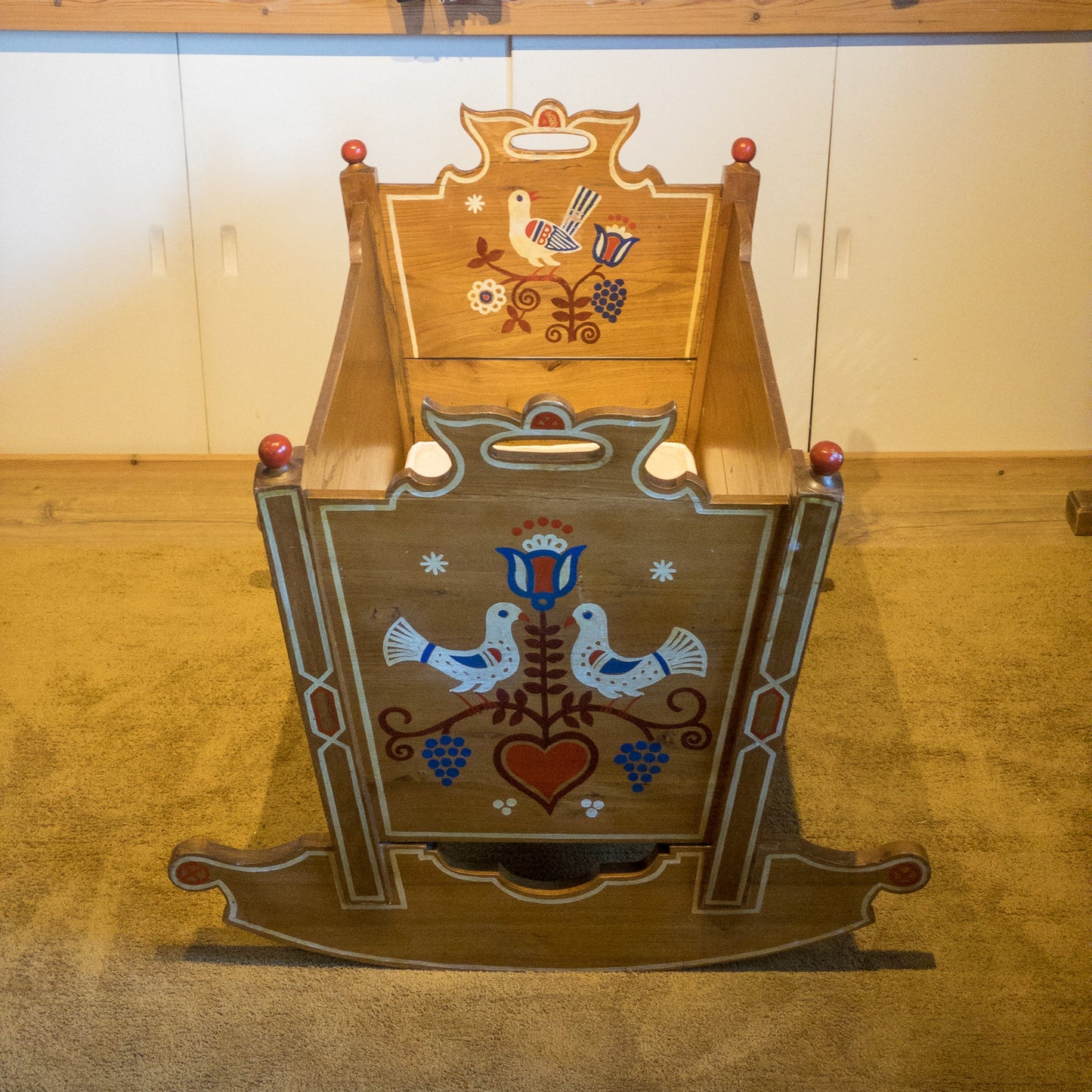 Vintage wieg van Kersenhout (1943) - The Collectionist