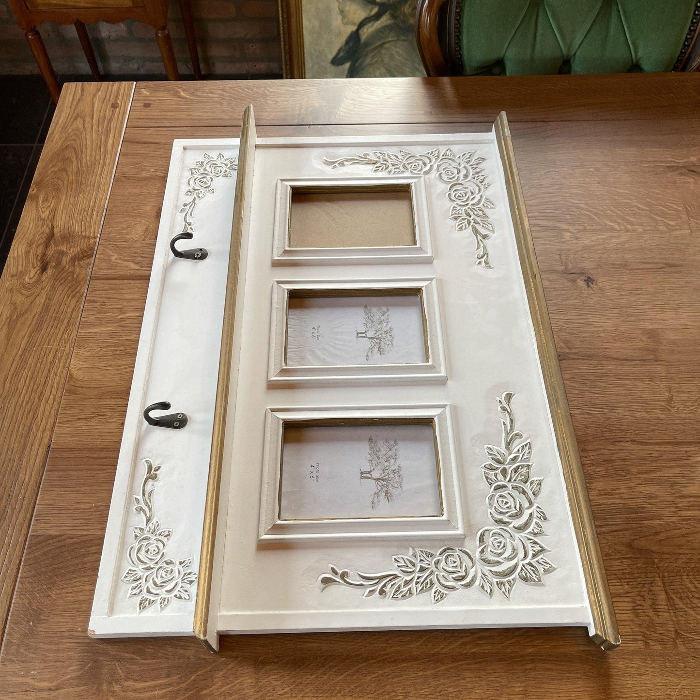 Wandbord met haakjes en wissellijstjes - Bamestra Curiosa