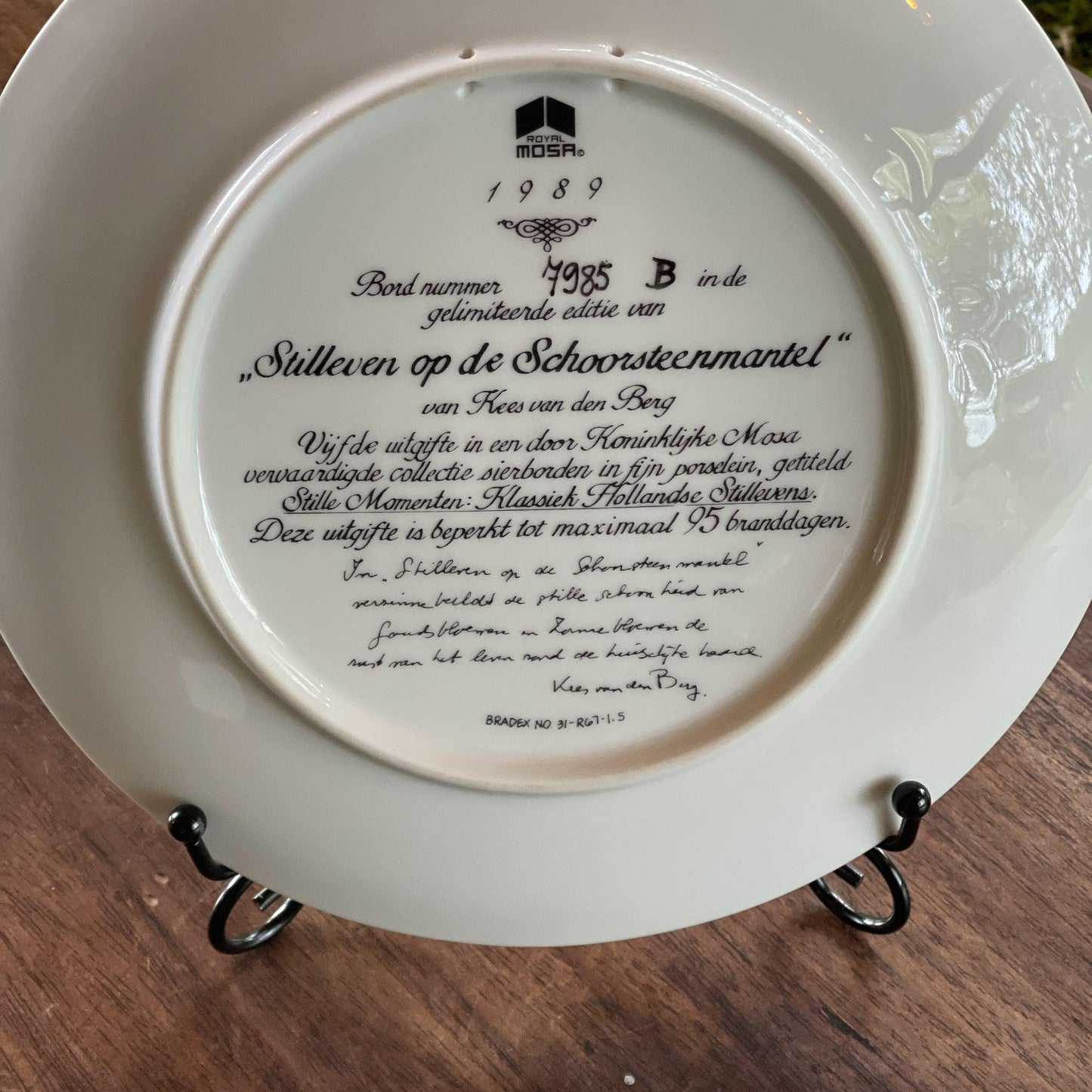 Wandbord "Stilleven op de schoorsteenmantel" Kees van den Berg - Bamestra Curiosa