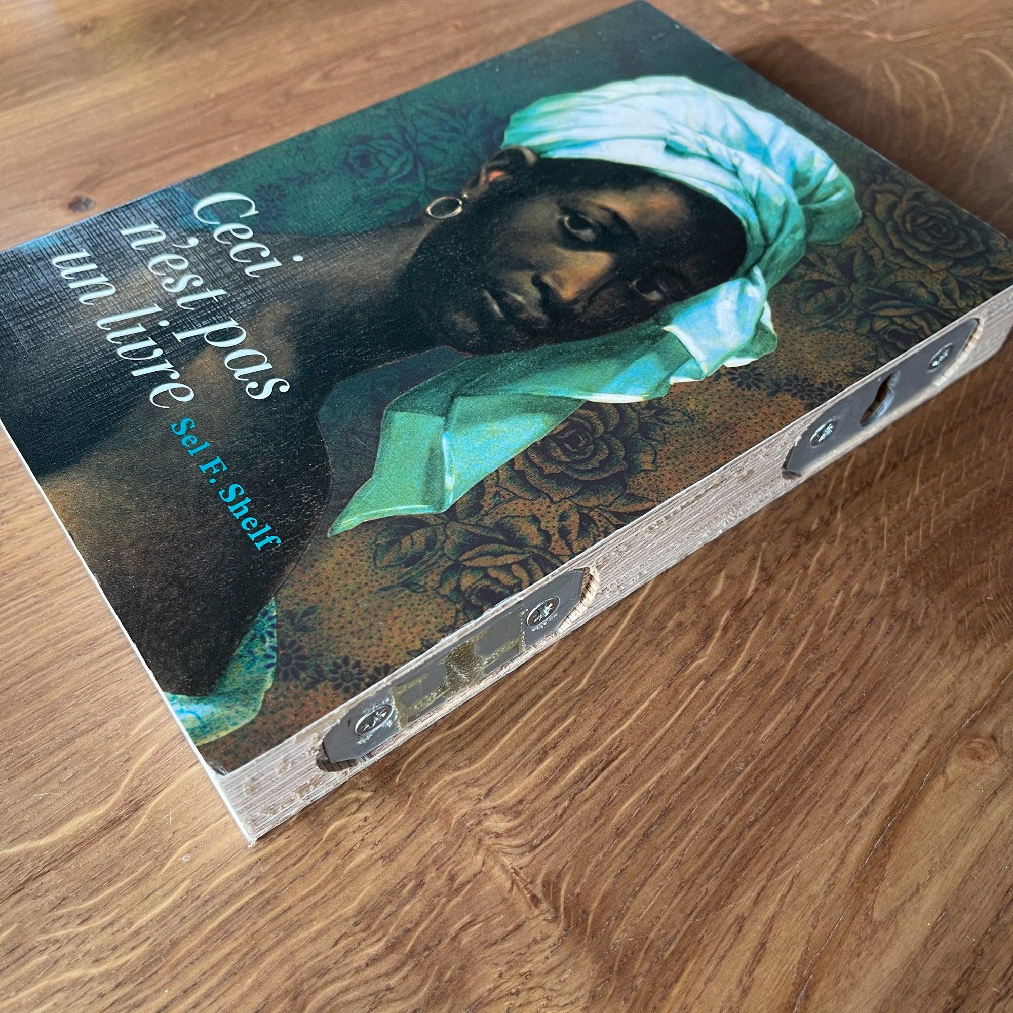 Wandplank in de vorm van een boek - The Collectionist