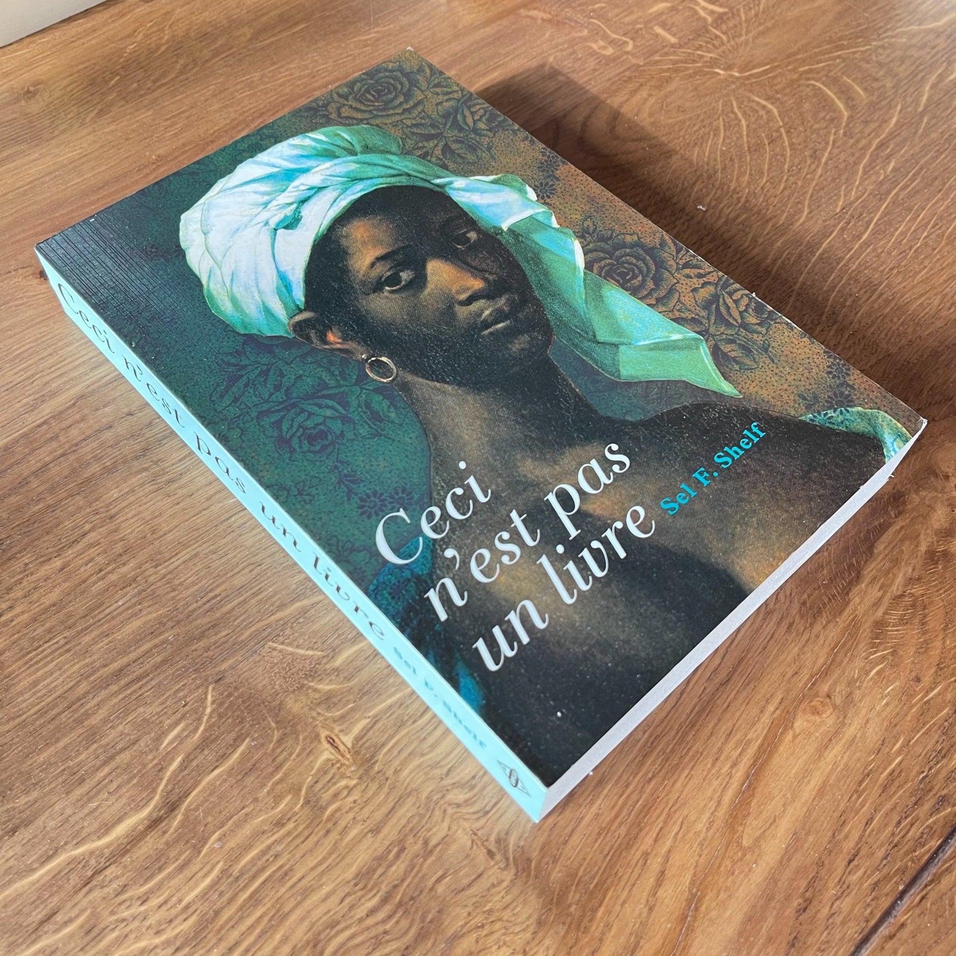 Wandplank in de vorm van een boek - Bamestra Curiosa