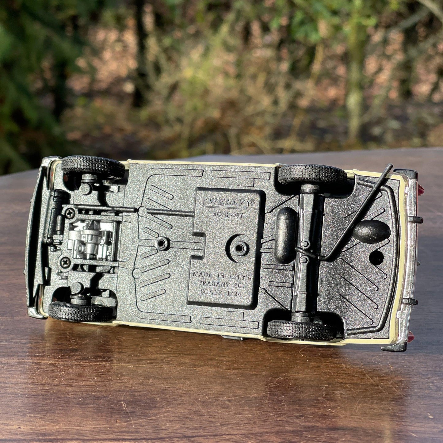 Welly schaal model Trabant 601 schaal 1:24 - Bamestra Curiosa