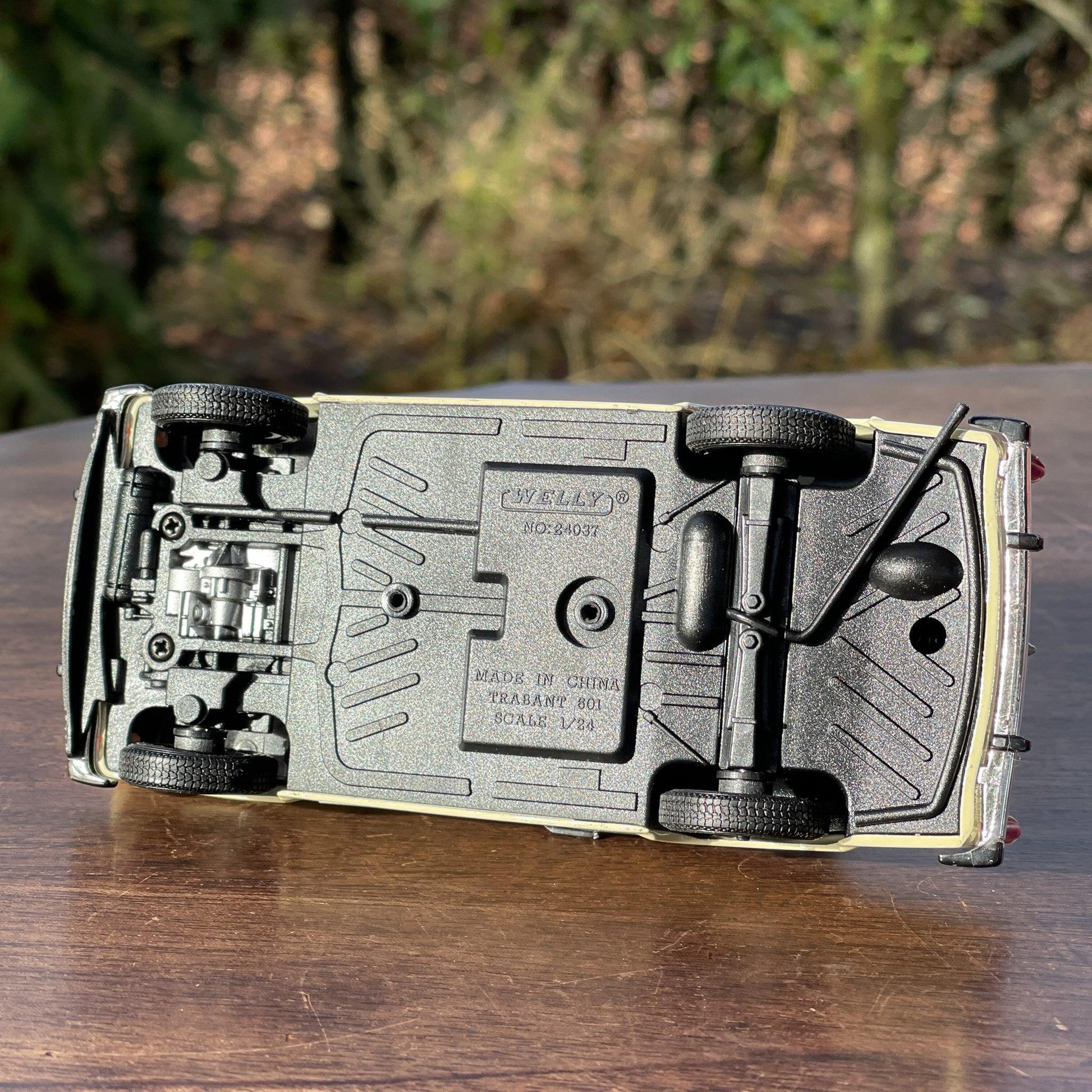 Welly schaal model Trabant 601 schaal 1:24 - Bamestra Curiosa