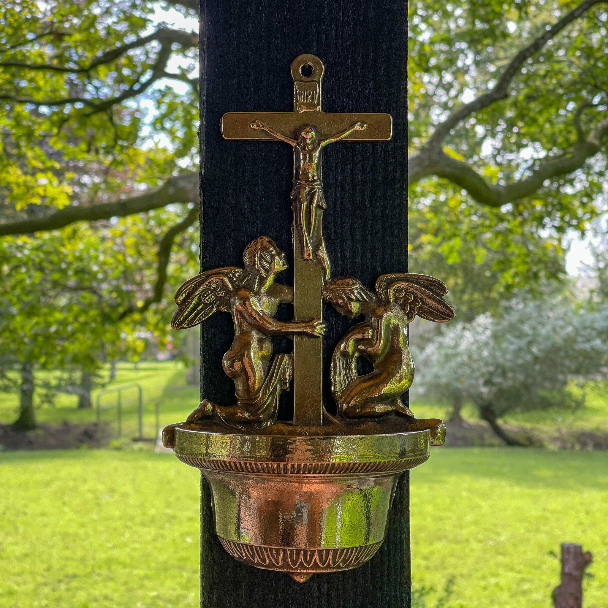 Wijwaterbak met engelen van koper - The Collectionist