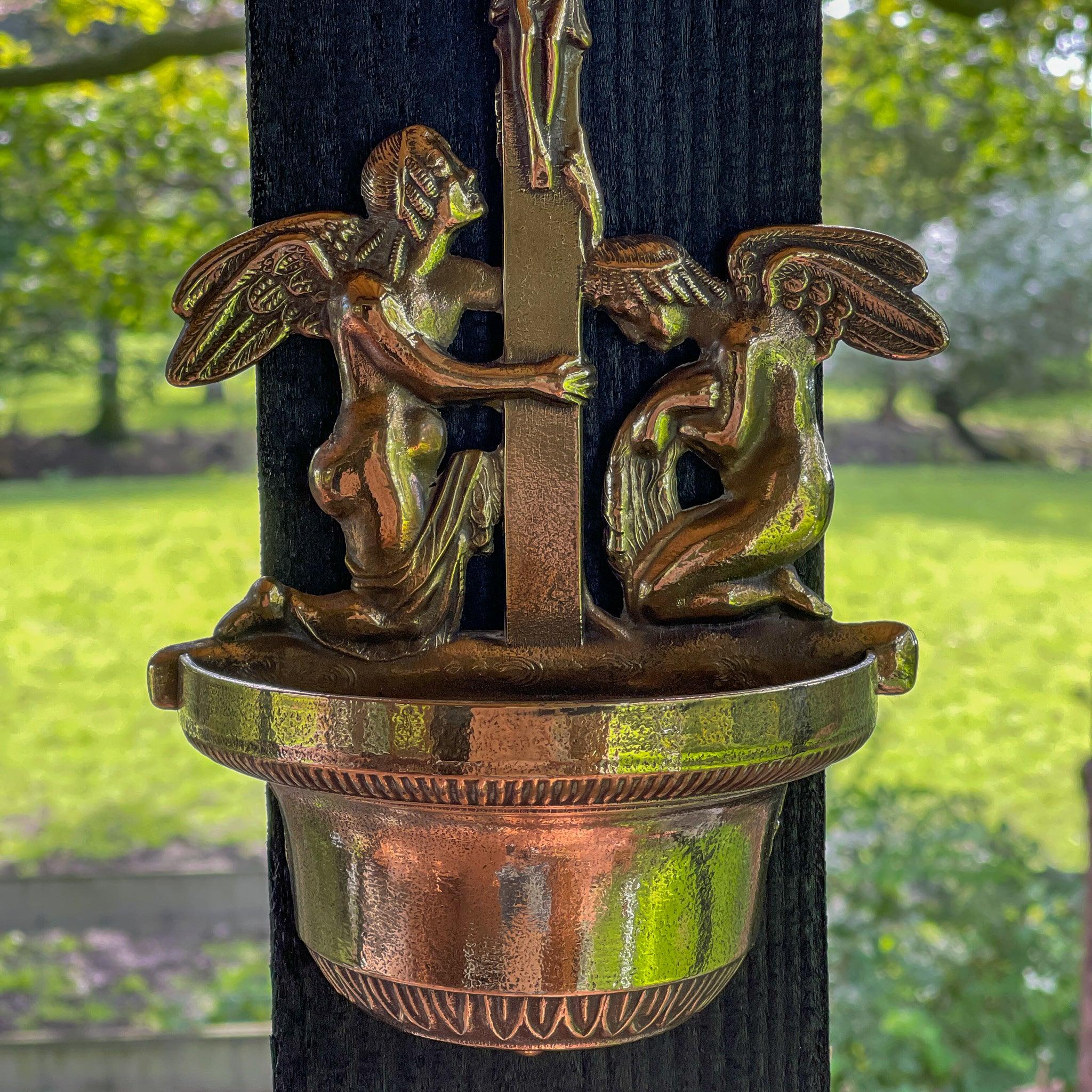 Wijwaterbak met engelen van koper - The Collectionist