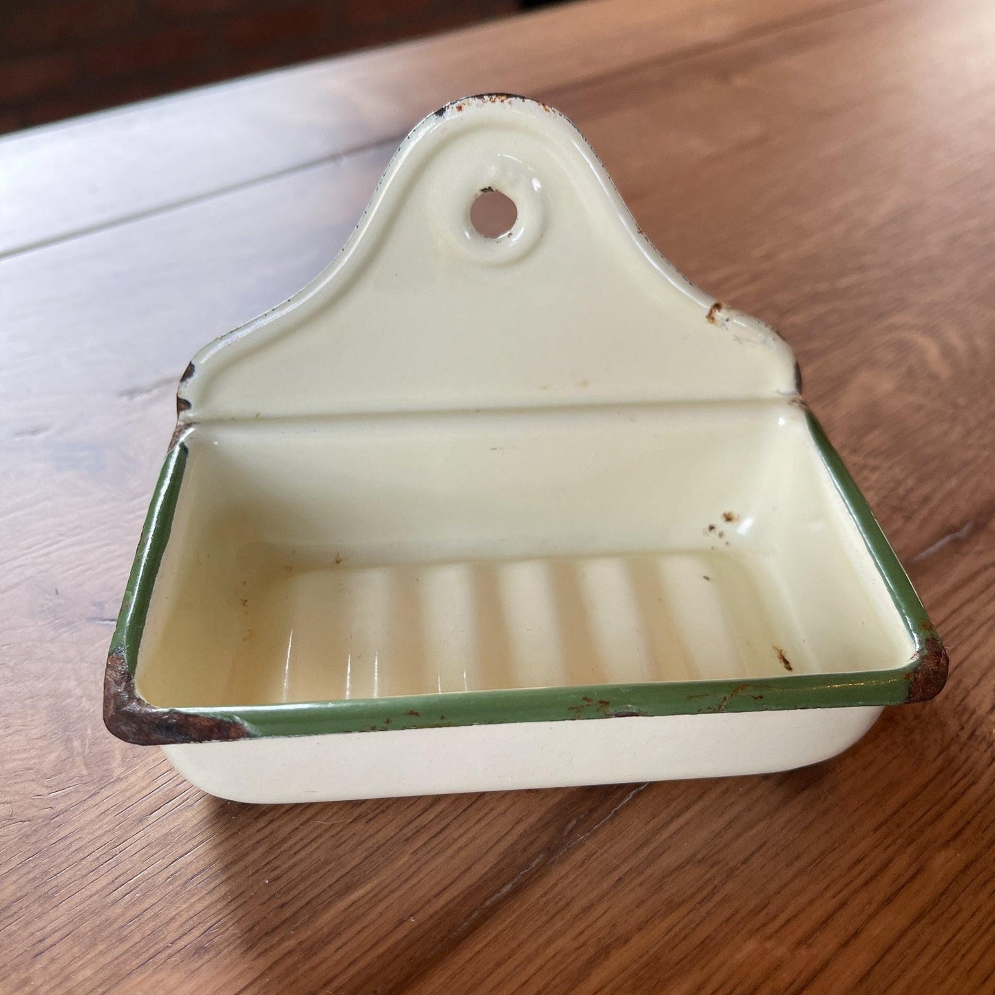 Wit groen geëmailleerd zeep bakje - Bamestra Curiosa