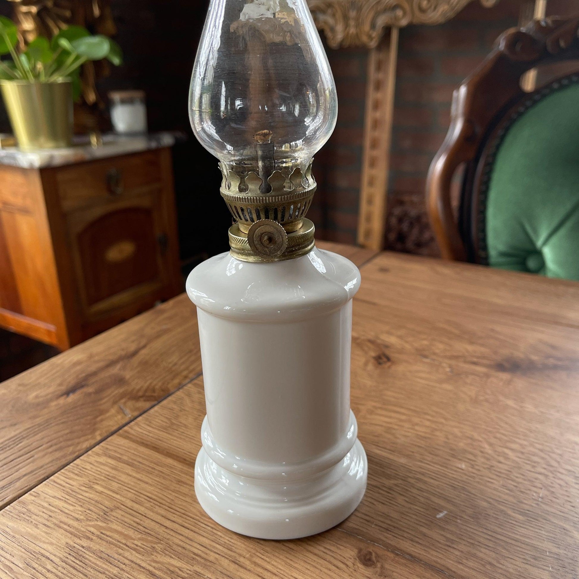 Wit porseleinen olielamp - Bamestra Curiosa