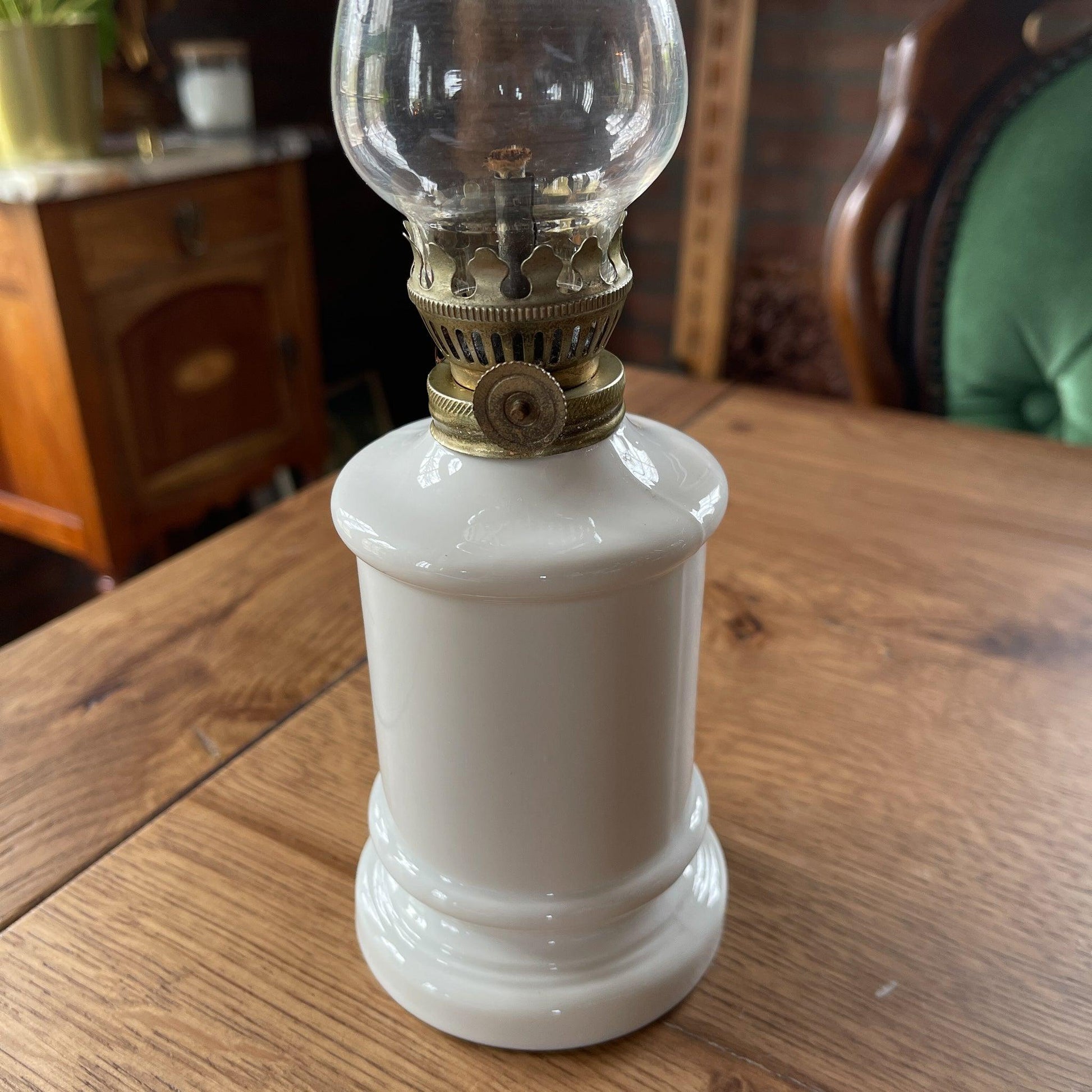 Wit porseleinen olielamp - Bamestra Curiosa