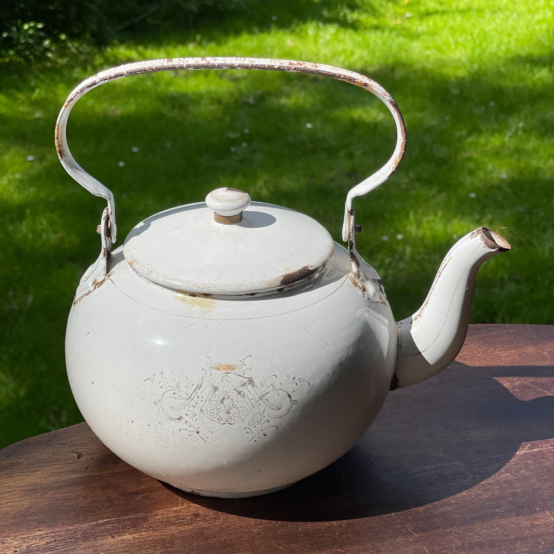 Witte emaille chocolade ketel - Bamestra Curiosa