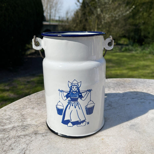 Witte emaille melkbus met melkmeisje - Bamestra Curiosa