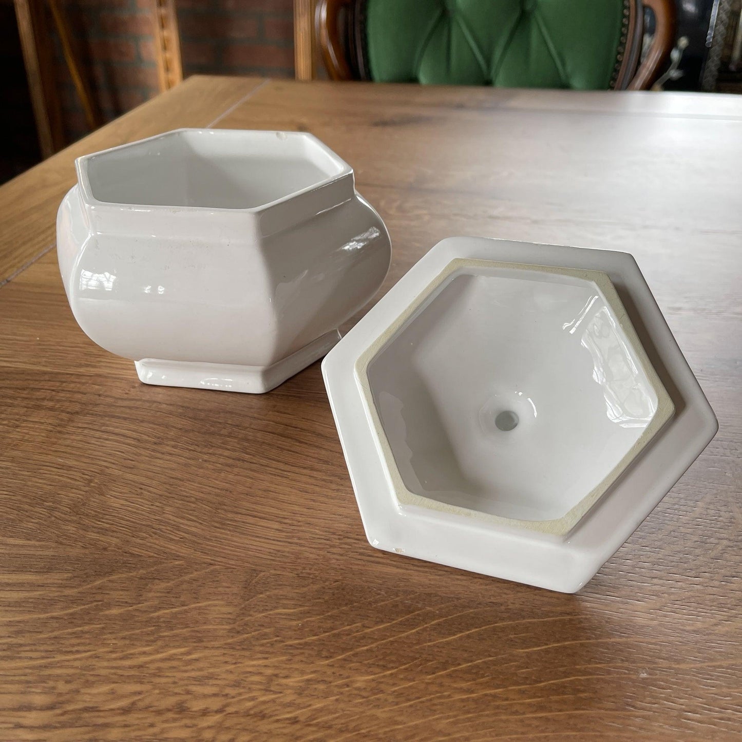 Witte porseleinen hexagon pot met deksel - Bamestra Curiosa