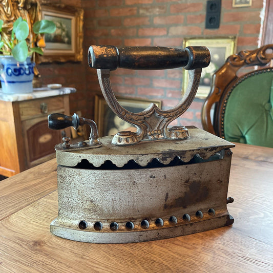 Zeer mooie antieke strijkijzer - Bamestra Curiosa