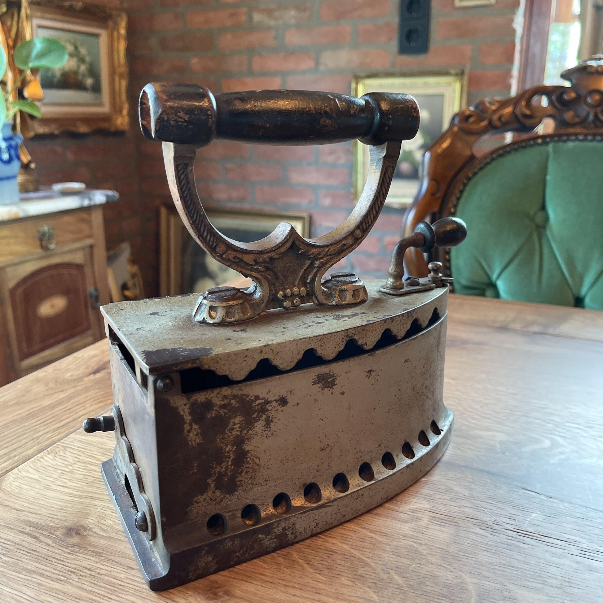 Zeer mooie antieke strijkijzer - Bamestra Curiosa