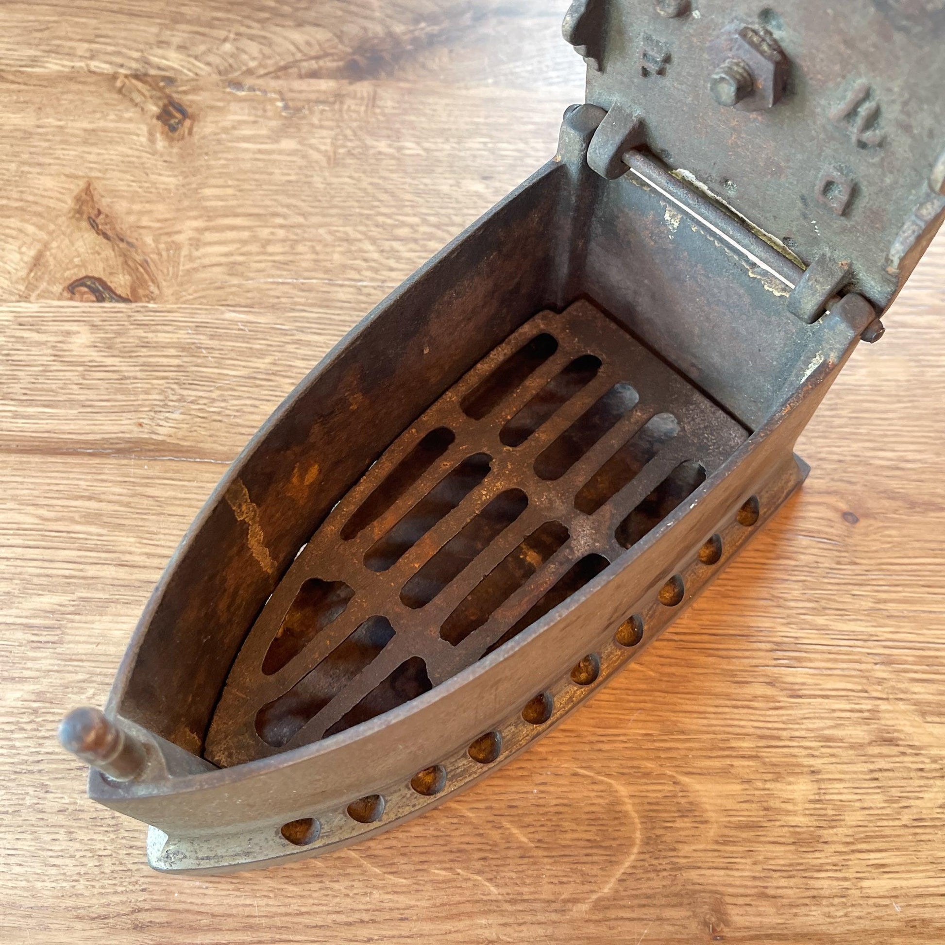 Zeer mooie antieke strijkijzer - Bamestra Curiosa