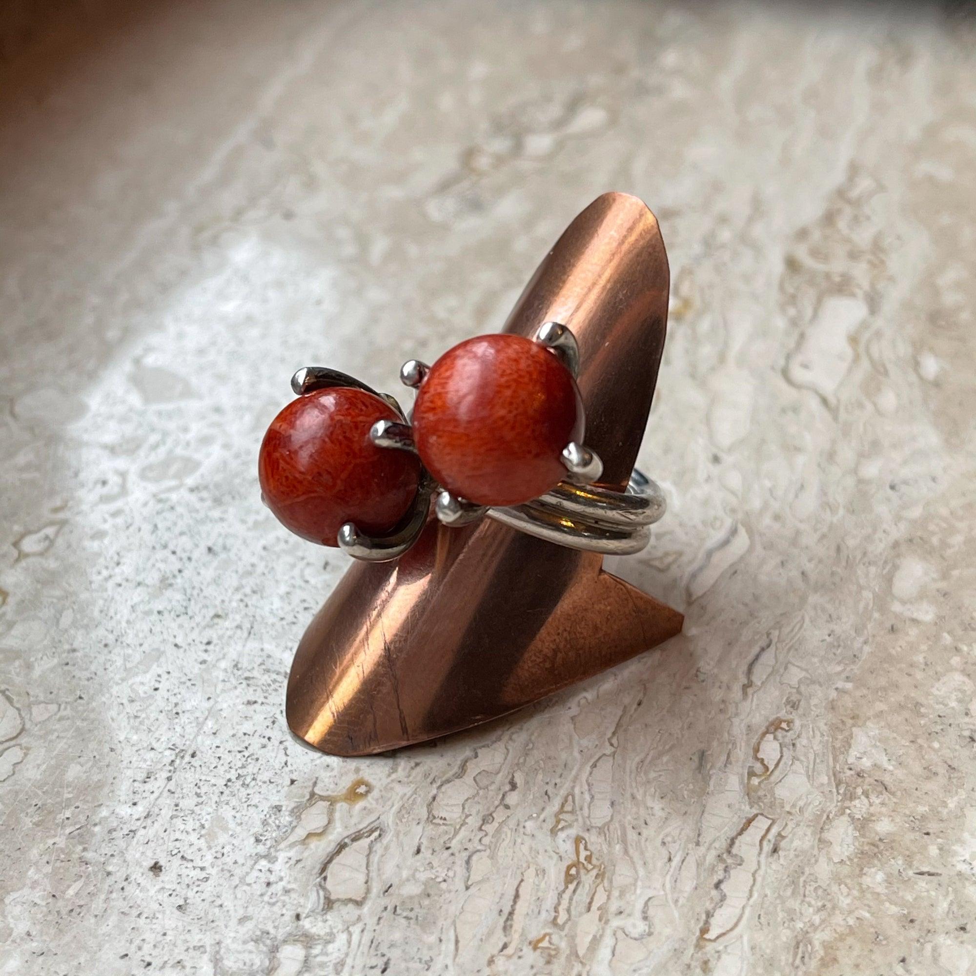 Zilveren ring met koraal van Wim Lammers - The Collectionist