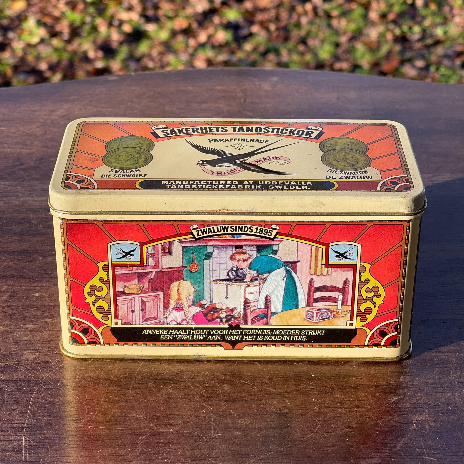 Zwaluw lucifers bewaarblik - Bamestra Curiosa