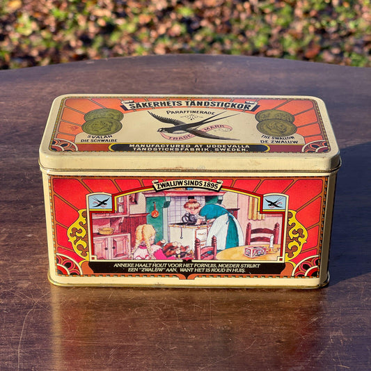 Zwaluw lucifers bewaarblik - Bamestra Curiosa