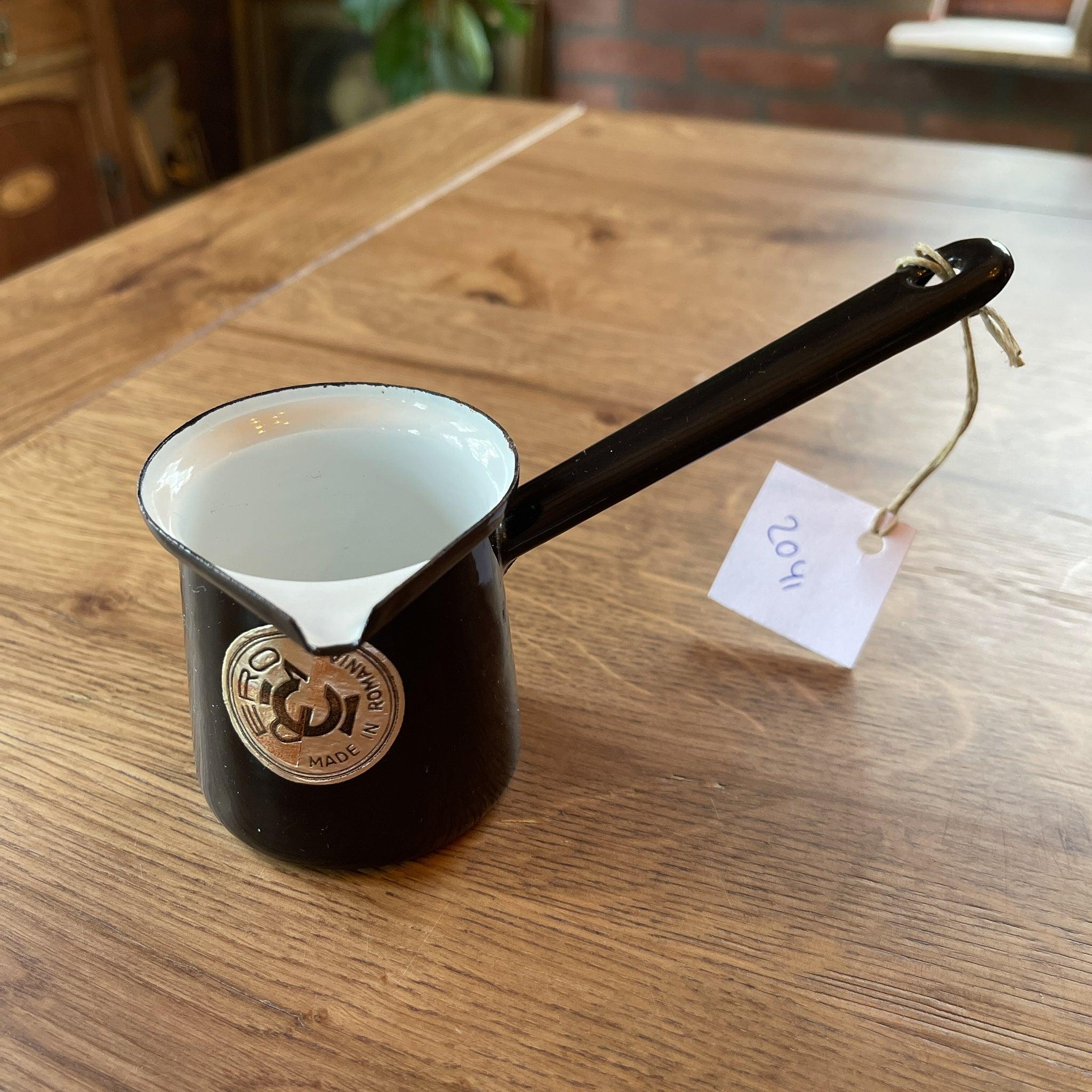 Zwart emaille schenkkannetje - The Collectionist