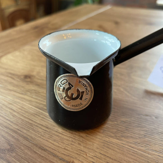 Zwart emaille schenkkannetje - Bamestra Curiosa