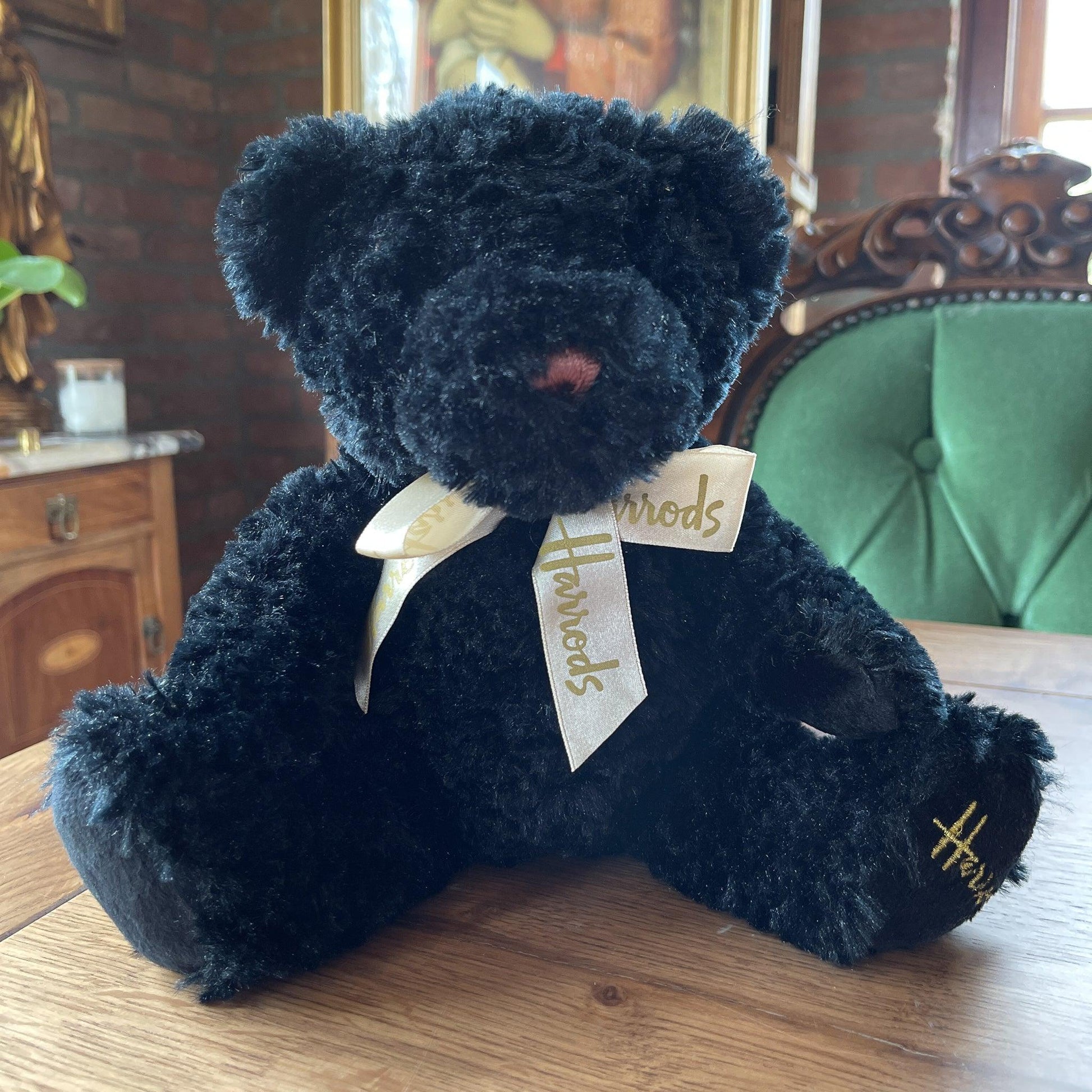 Zwarte beer van Harrods - Bamestra Curiosa