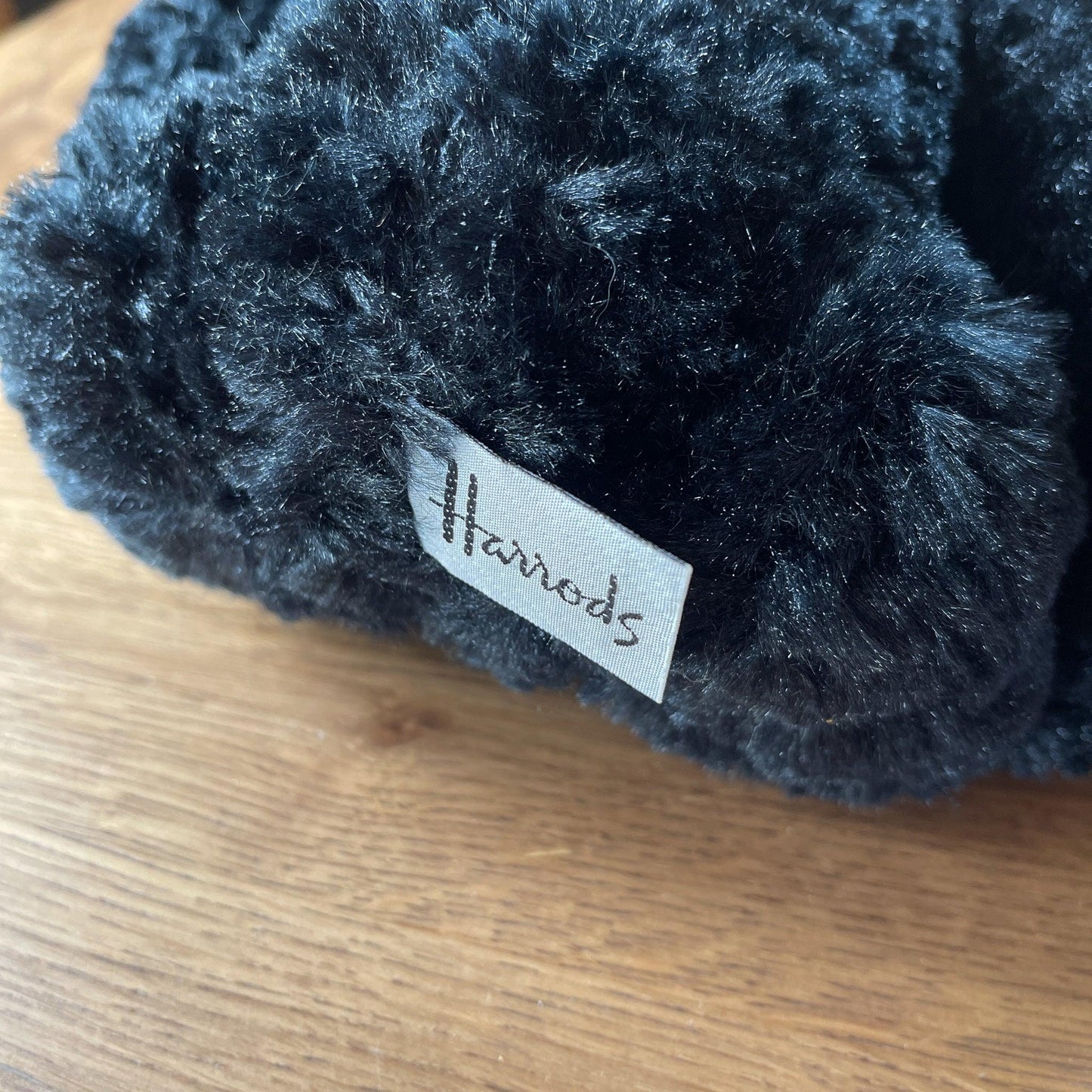 Zwarte beer van Harrods - Bamestra Curiosa