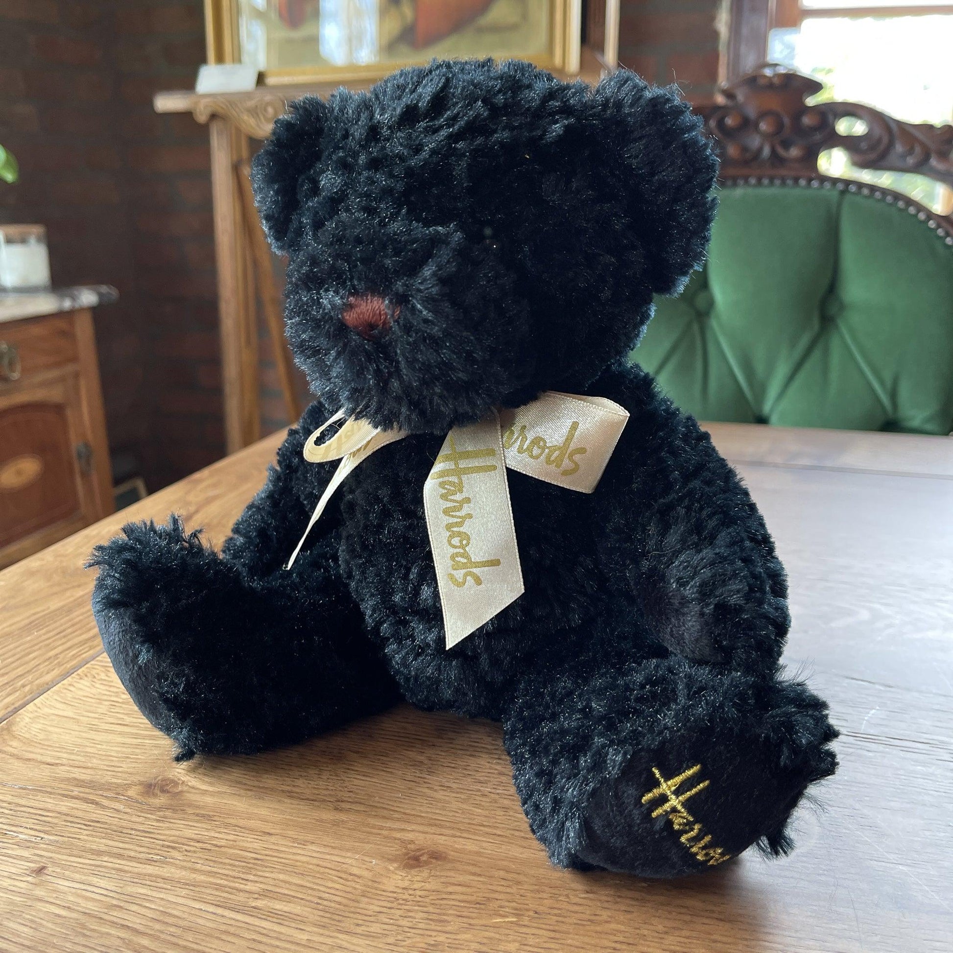 Zwarte beer van Harrods - Bamestra Curiosa