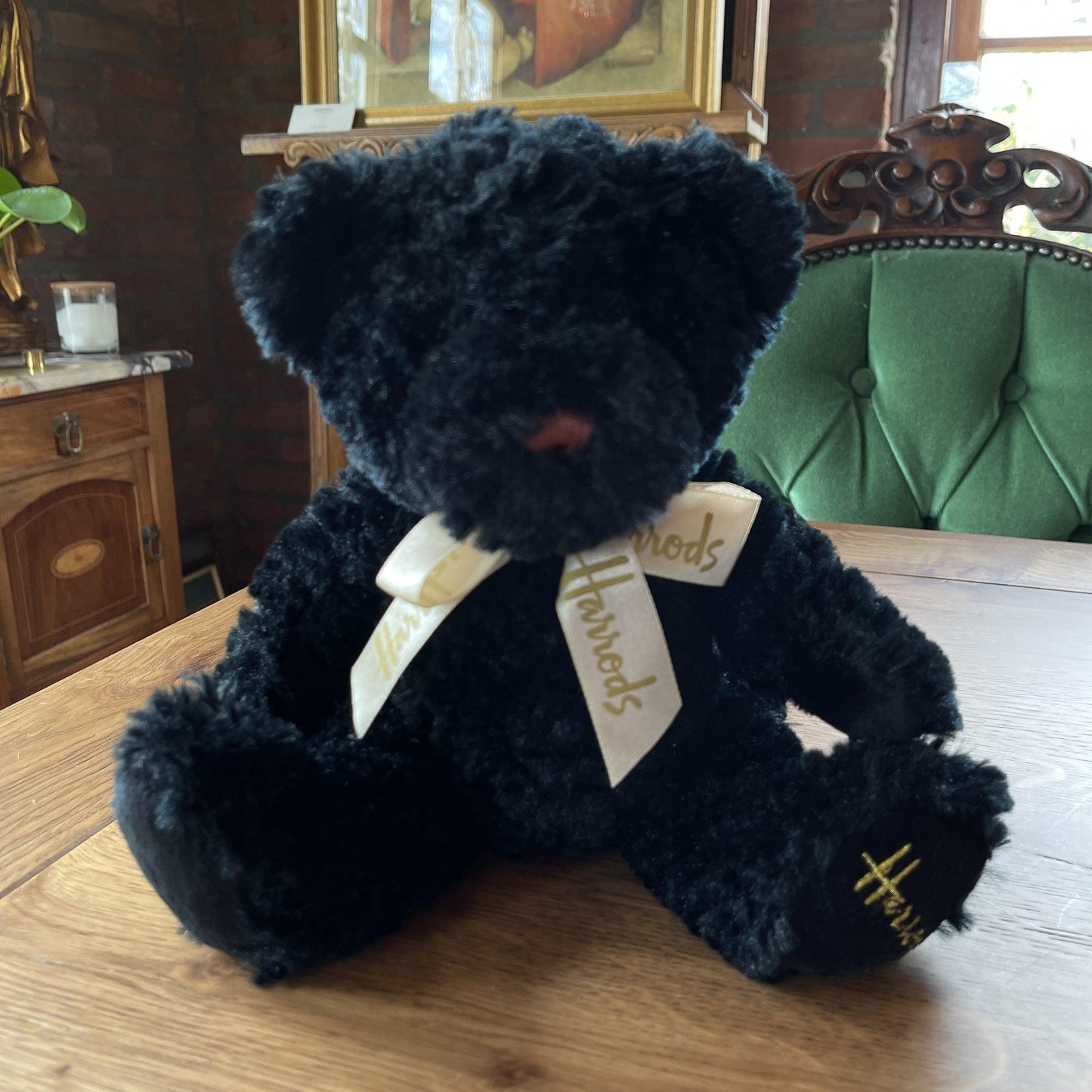 Zwarte beer van Harrods - Bamestra Curiosa